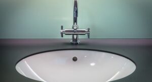 Отпушване на мивка